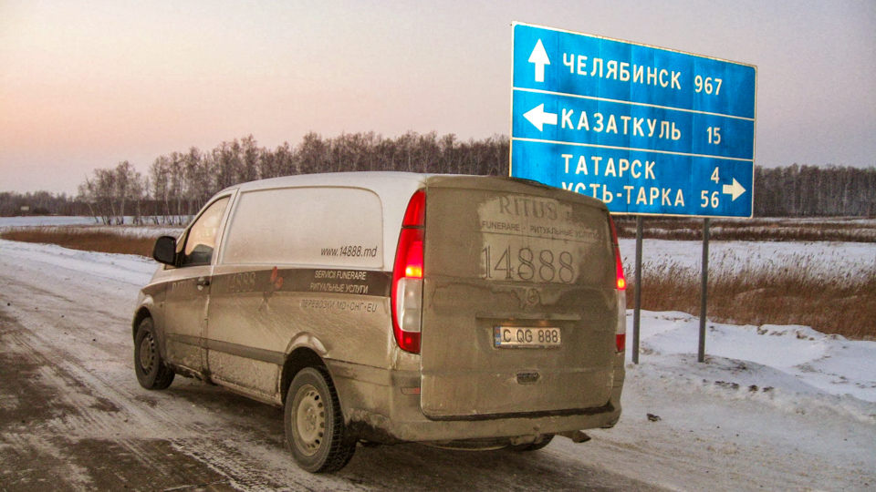 Repatriere în Moldova. Autofrigider Ritus în drum. Tatarsk, regiunea Novosibirsk, Rusia
